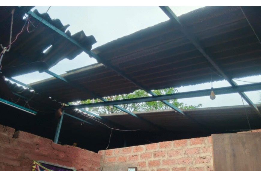 अवकाळी वादळाचा तडाखा; डेरवणमध्ये शाखाप्रमुख रोशन जंगम यांच्या घराचे मोठे नुकसान