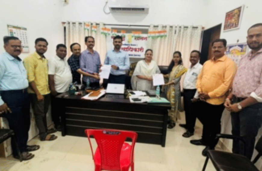 देवरुख न.प.तील मुख्य रस्त्याचे काम रखडले; शहर भाजपकडून प्रशासनाला निवेदन