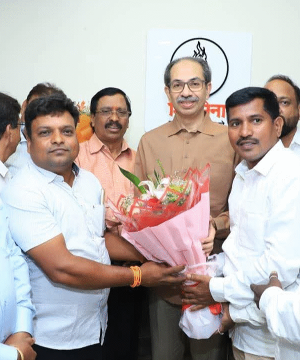 मातोश्रीवर दोडामार्गच्या शिवसैनिकांची दमदार हजेरी; उद्धव ठाकरे यांची सदिच्छा भेट घेऊन संघटनात्मक ताकद&hellip;