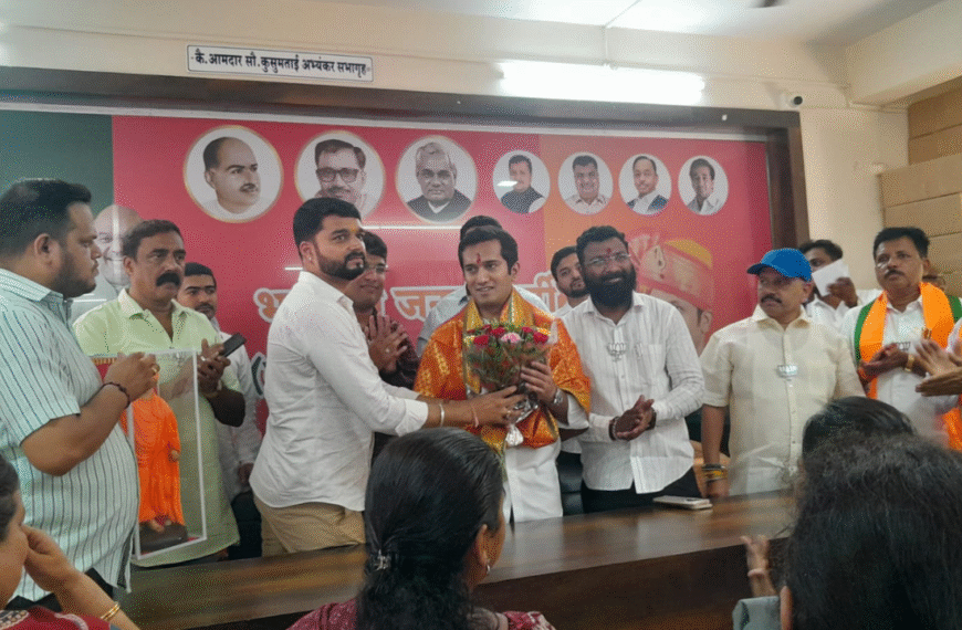 युवा मोर्चा प्रदेशाध्यक्ष कृष्णराज महाडिक यांचे रत्नागिरीमध्ये ढोल ताशांच्या गजरात स्वागत