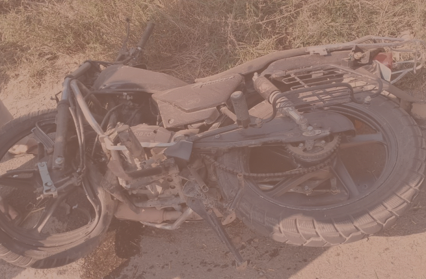 पांगरी येथे मोटारसायकलचा भीषण अपघात; हातखंबा येथील तरुणाचा मृत्यू, दोघे गंभीर जखमी